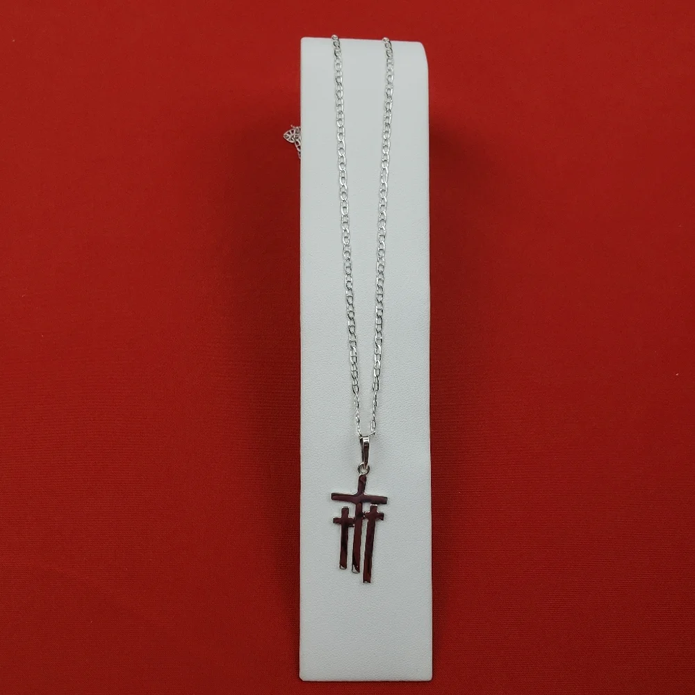 925‎ sterling silver cross pendant and 925 sterling silver chain